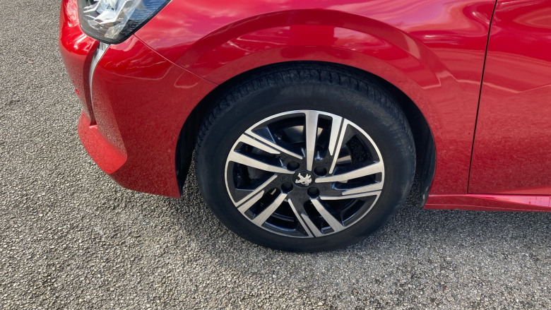 Peugeot 208 1.2 PureTech 100 Allure Premium + 5dr Petrol Hatchback